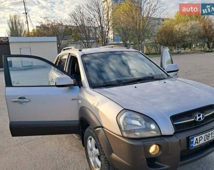 Серый Хендай Туксон, объемом двигателя 2 л и пробегом 290 тыс. км за 7500 $, фото 1 на Automoto.ua