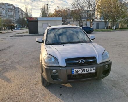 Сірий Хендай Туксон, об'ємом двигуна 2 л та пробігом 290 тис. км за 7500 $, фото 6 на Automoto.ua