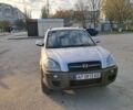 Сірий Хендай Туксон, об'ємом двигуна 2 л та пробігом 290 тис. км за 7500 $, фото 6 на Automoto.ua