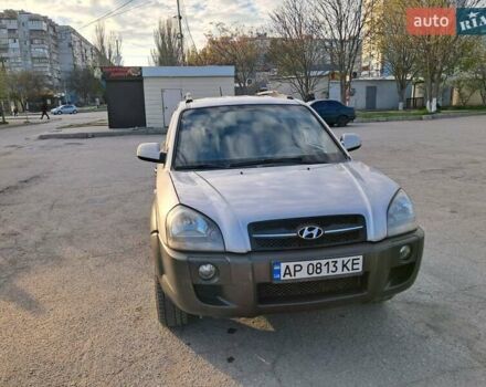 Серый Хендай Туксон, объемом двигателя 2 л и пробегом 290 тыс. км за 7500 $, фото 5 на Automoto.ua