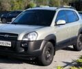 Серый Хендай Туксон, объемом двигателя 2 л и пробегом 275 тыс. км за 4400 $, фото 2 на Automoto.ua