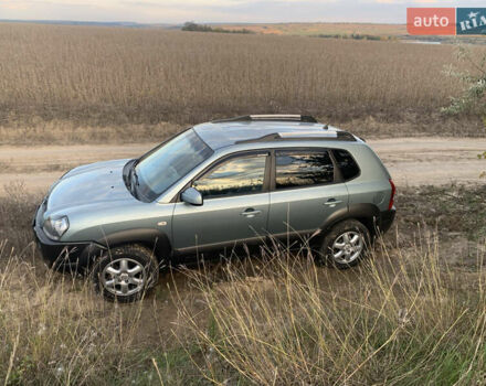 Серый Хендай Туксон, объемом двигателя 2.66 л и пробегом 297 тыс. км за 7000 $, фото 4 на Automoto.ua