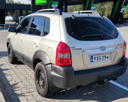 Серый Хендай Туксон, объемом двигателя 2 л и пробегом 275 тыс. км за 4400 $, фото 3 на Automoto.ua