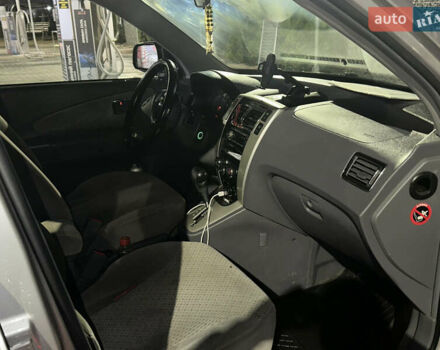 Сірий Хендай Туксон, об'ємом двигуна 2 л та пробігом 262 тис. км за 6200 $, фото 17 на Automoto.ua