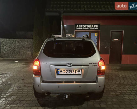 Сірий Хендай Туксон, об'ємом двигуна 2 л та пробігом 262 тис. км за 6200 $, фото 13 на Automoto.ua
