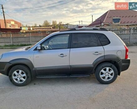 Серый Хендай Туксон, объемом двигателя 2 л и пробегом 290 тыс. км за 7500 $, фото 6 на Automoto.ua