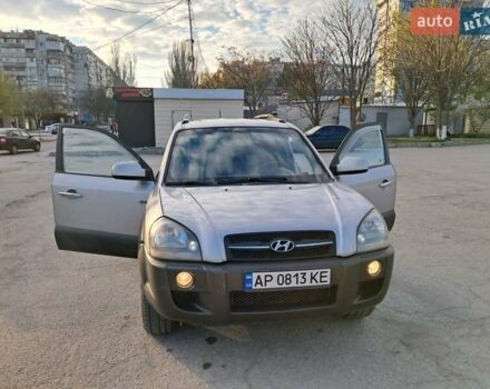 Серый Хендай Туксон, объемом двигателя 2 л и пробегом 290 тыс. км за 7500 $, фото 7 на Automoto.ua