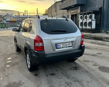 Серый Хендай Туксон, объемом двигателя 1.98 л и пробегом 220 тыс. км за 6800 $, фото 2 на Automoto.ua