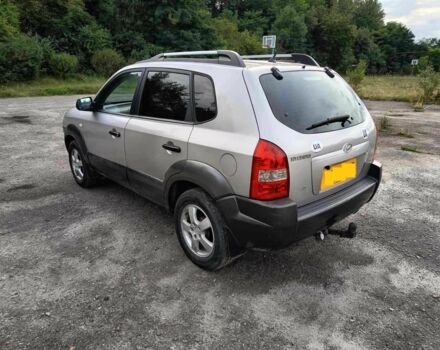 Серый Хендай Туксон, объемом двигателя 2 л и пробегом 196 тыс. км за 3500 $, фото 2 на Automoto.ua