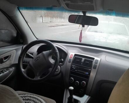 Сірий Хендай Туксон, об'ємом двигуна 2 л та пробігом 310 тис. км за 3884 $, фото 6 на Automoto.ua