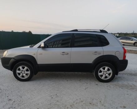 Серый Хендай Туксон, объемом двигателя 2.7 л и пробегом 258 тыс. км за 5800 $, фото 2 на Automoto.ua