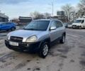 Серый Хендай Туксон, объемом двигателя 1.98 л и пробегом 220 тыс. км за 6800 $, фото 1 на Automoto.ua