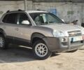 Сірий Хендай Туксон, об'ємом двигуна 2 л та пробігом 250 тис. км за 4132 $, фото 1 на Automoto.ua
