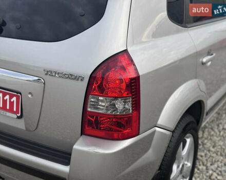 Серый Хендай Туксон, объемом двигателя 2 л и пробегом 155 тыс. км за 6989 $, фото 15 на Automoto.ua