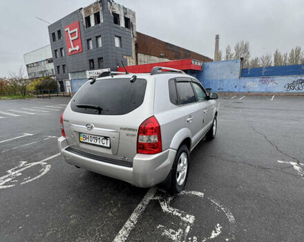 Серый Хендай Туксон, объемом двигателя 2 л и пробегом 163 тыс. км за 8350 $, фото 4 на Automoto.ua