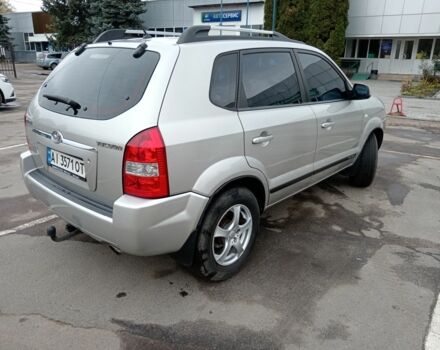 Серый Хендай Туксон, объемом двигателя 2 л и пробегом 267 тыс. км за 7200 $, фото 4 на Automoto.ua