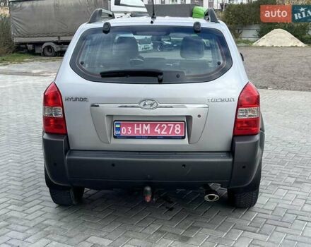 Серый Хендай Туксон, объемом двигателя 1.98 л и пробегом 243 тыс. км за 7100 $, фото 5 на Automoto.ua