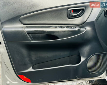 Серый Хендай Туксон, объемом двигателя 2 л и пробегом 182 тыс. км за 7200 $, фото 10 на Automoto.ua