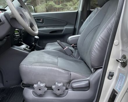 Сірий Хендай Туксон, об'ємом двигуна 2 л та пробігом 187 тис. км за 7650 $, фото 6 на Automoto.ua