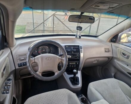 Сірий Хендай Туксон, об'ємом двигуна 2 л та пробігом 224 тис. км за 6800 $, фото 5 на Automoto.ua