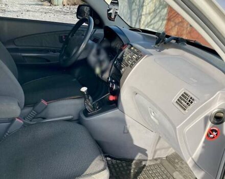 Сірий Хендай Туксон, об'ємом двигуна 1.98 л та пробігом 250 тис. км за 7900 $, фото 18 на Automoto.ua