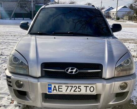 Сірий Хендай Туксон, об'ємом двигуна 1.98 л та пробігом 250 тис. км за 7900 $, фото 2 на Automoto.ua