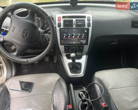 Серый Хендай Туксон, объемом двигателя 1.98 л и пробегом 269 тыс. км за 7300 $, фото 4 на Automoto.ua