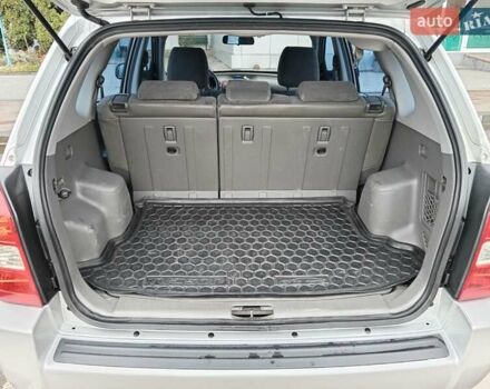 Серый Хендай Туксон, объемом двигателя 1.98 л и пробегом 267 тыс. км за 7200 $, фото 7 на Automoto.ua