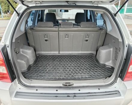 Серый Хендай Туксон, объемом двигателя 2 л и пробегом 267 тыс. км за 7200 $, фото 8 на Automoto.ua