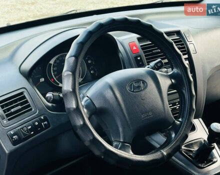 Серый Хендай Туксон, объемом двигателя 2 л и пробегом 182 тыс. км за 7200 $, фото 9 на Automoto.ua