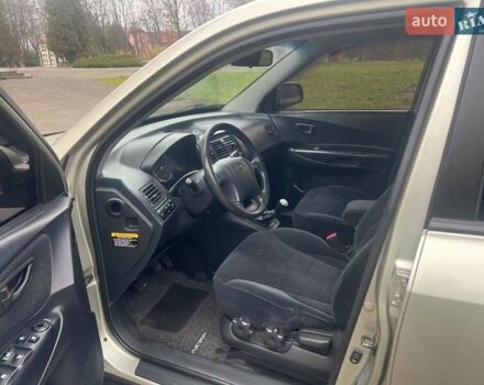 Серый Хендай Туксон, объемом двигателя 1.98 л и пробегом 205 тыс. км за 6700 $, фото 20 на Automoto.ua