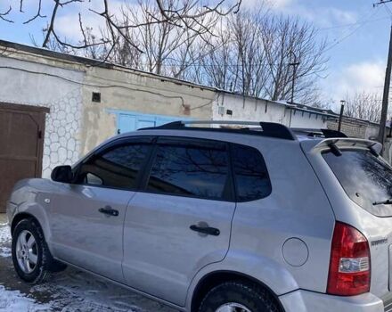 Сірий Хендай Туксон, об'ємом двигуна 1.98 л та пробігом 250 тис. км за 7900 $, фото 5 на Automoto.ua