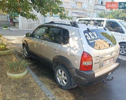 Сірий Хендай Туксон, об'ємом двигуна 2 л та пробігом 320 тис. км за 4200 $, фото 3 на Automoto.ua