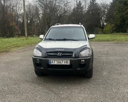 Серый Хендай Туксон, объемом двигателя 1.98 л и пробегом 205 тыс. км за 6700 $, фото 15 на Automoto.ua