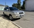 Серый Хендай Туксон, объемом двигателя 2 л и пробегом 270 тыс. км за 7500 $, фото 1 на Automoto.ua