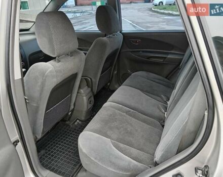 Серый Хендай Туксон, объемом двигателя 1.98 л и пробегом 267 тыс. км за 7200 $, фото 13 на Automoto.ua