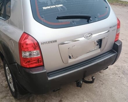 Сірий Хендай Туксон, об'ємом двигуна 2 л та пробігом 267 тис. км за 5600 $, фото 2 на Automoto.ua