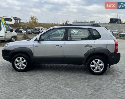 Серый Хендай Туксон, объемом двигателя 1.98 л и пробегом 243 тыс. км за 7100 $, фото 7 на Automoto.ua