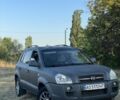 Сірий Хендай Туксон, об'ємом двигуна 2 л та пробігом 200 тис. км за 4365 $, фото 1 на Automoto.ua