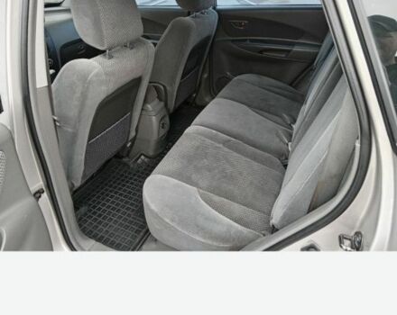 Серый Хендай Туксон, объемом двигателя 2 л и пробегом 310 тыс. км за 4200 $, фото 3 на Automoto.ua