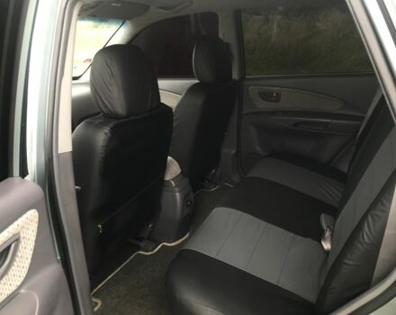 Серый Хендай Туксон, объемом двигателя 2 л и пробегом 240 тыс. км за 8100 $, фото 2 на Automoto.ua