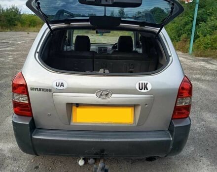 Серый Хендай Туксон, объемом двигателя 2 л и пробегом 196 тыс. км за 3500 $, фото 4 на Automoto.ua