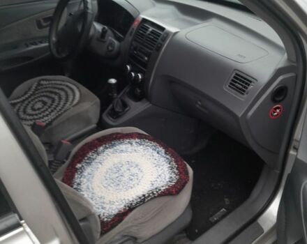 Сірий Хендай Туксон, об'ємом двигуна 2 л та пробігом 310 тис. км за 3884 $, фото 7 на Automoto.ua