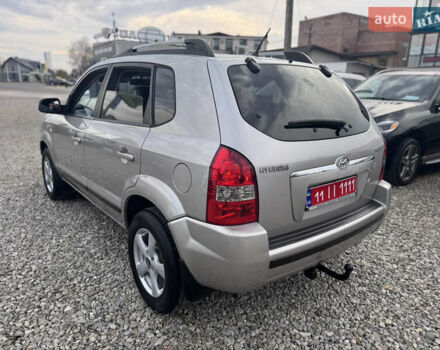Серый Хендай Туксон, объемом двигателя 2 л и пробегом 155 тыс. км за 6989 $, фото 9 на Automoto.ua