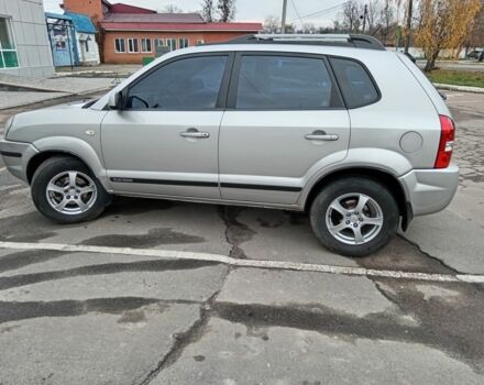 Серый Хендай Туксон, объемом двигателя 2 л и пробегом 267 тыс. км за 7200 $, фото 7 на Automoto.ua