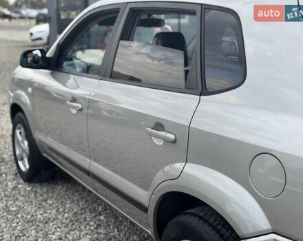 Серый Хендай Туксон, объемом двигателя 2 л и пробегом 155 тыс. км за 6989 $, фото 11 на Automoto.ua