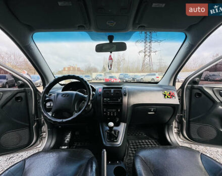 Серый Хендай Туксон, объемом двигателя 2 л и пробегом 182 тыс. км за 7200 $, фото 13 на Automoto.ua