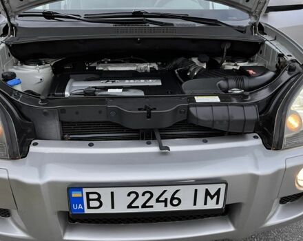 Сірий Хендай Туксон, об'ємом двигуна 2 л та пробігом 187 тис. км за 7650 $, фото 19 на Automoto.ua