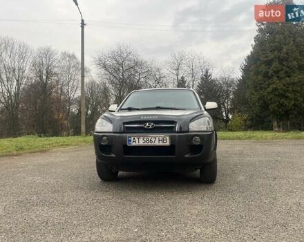 Серый Хендай Туксон, объемом двигателя 1.98 л и пробегом 205 тыс. км за 6700 $, фото 28 на Automoto.ua
