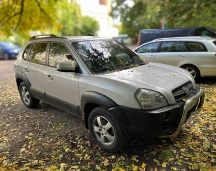 Серый Хендай Туксон, объемом двигателя 2 л и пробегом 100 тыс. км за 3700 $, фото 8 на Automoto.ua